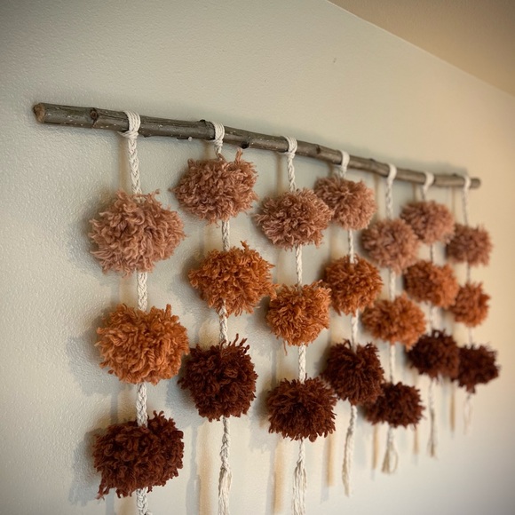 DESERT LOFI | Bohemian pom-pom macrame wall hanging - Picture 1 of 12